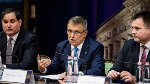رئیس بانک مرکزی مجارستان خواستار ممنوعیت استخراج و معامله بیت کوین شد